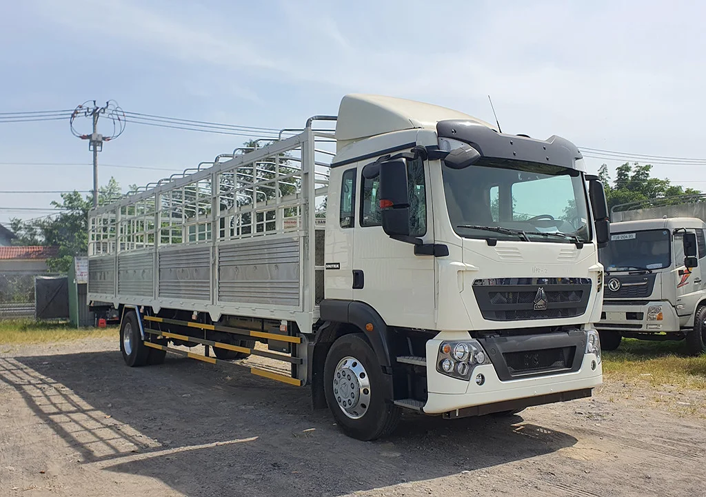 HOWO EV TRACTOR
